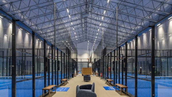Den populære ketchersport padel-tennis og fleksible bygninger udgjorde sammen et succesfuldt koncept.