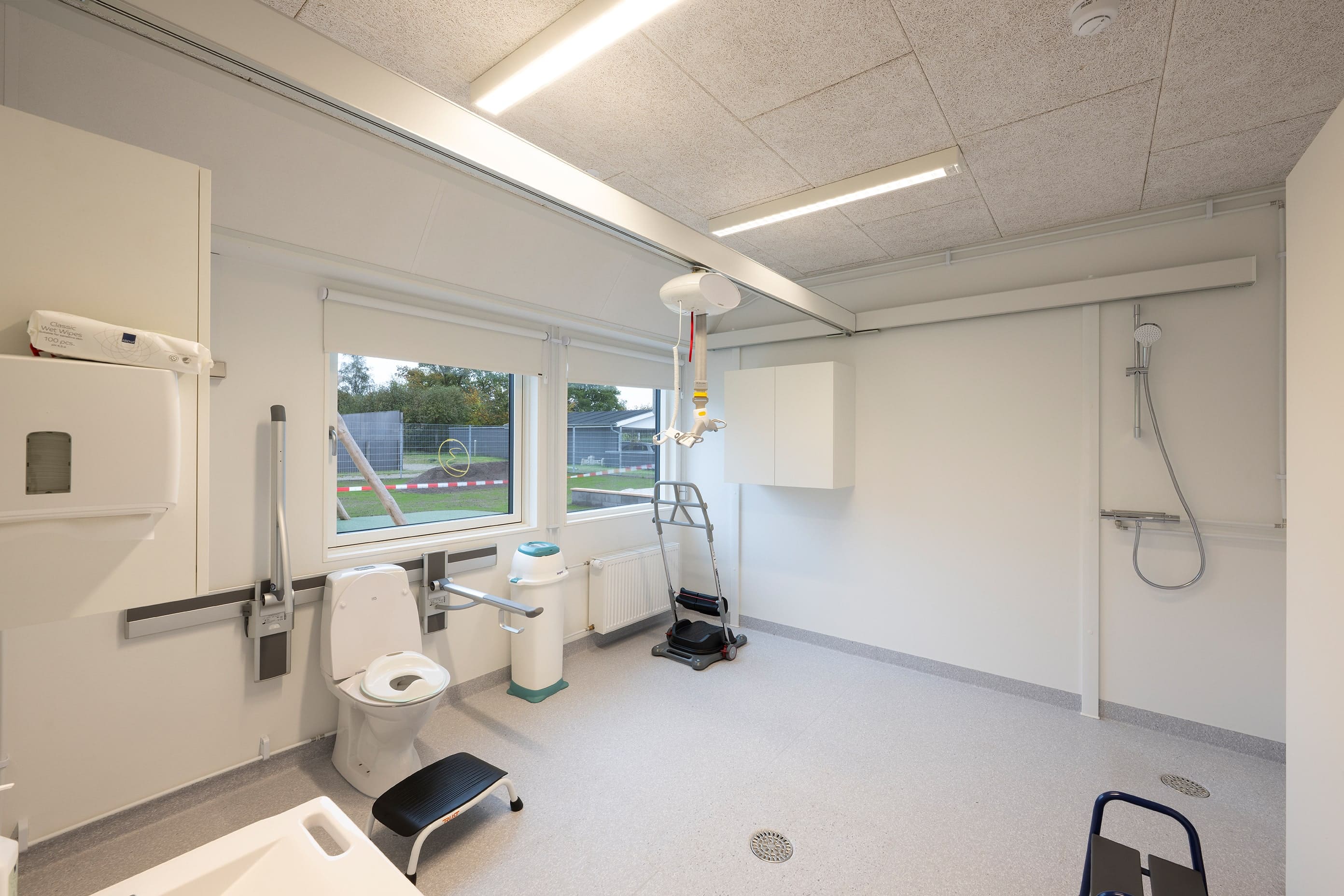 Toilet i modulbygning til specialdesignet skole i Syddjurs.png.jpg